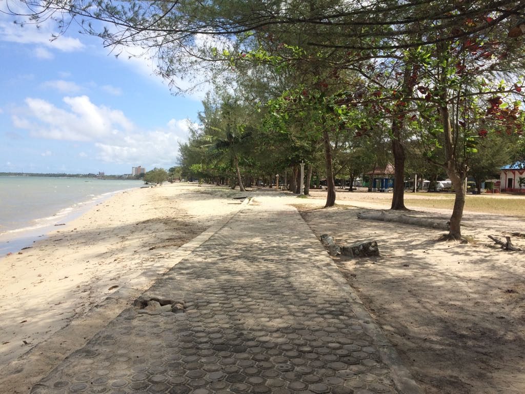 pantai tanjung pendam Belitung