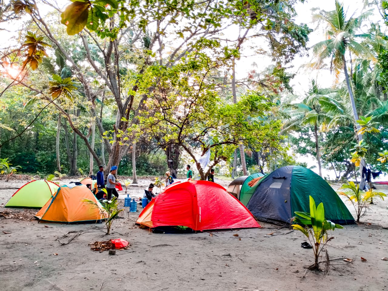 Camping Di Pulau Melinjo Yang Tak Berpenghuni